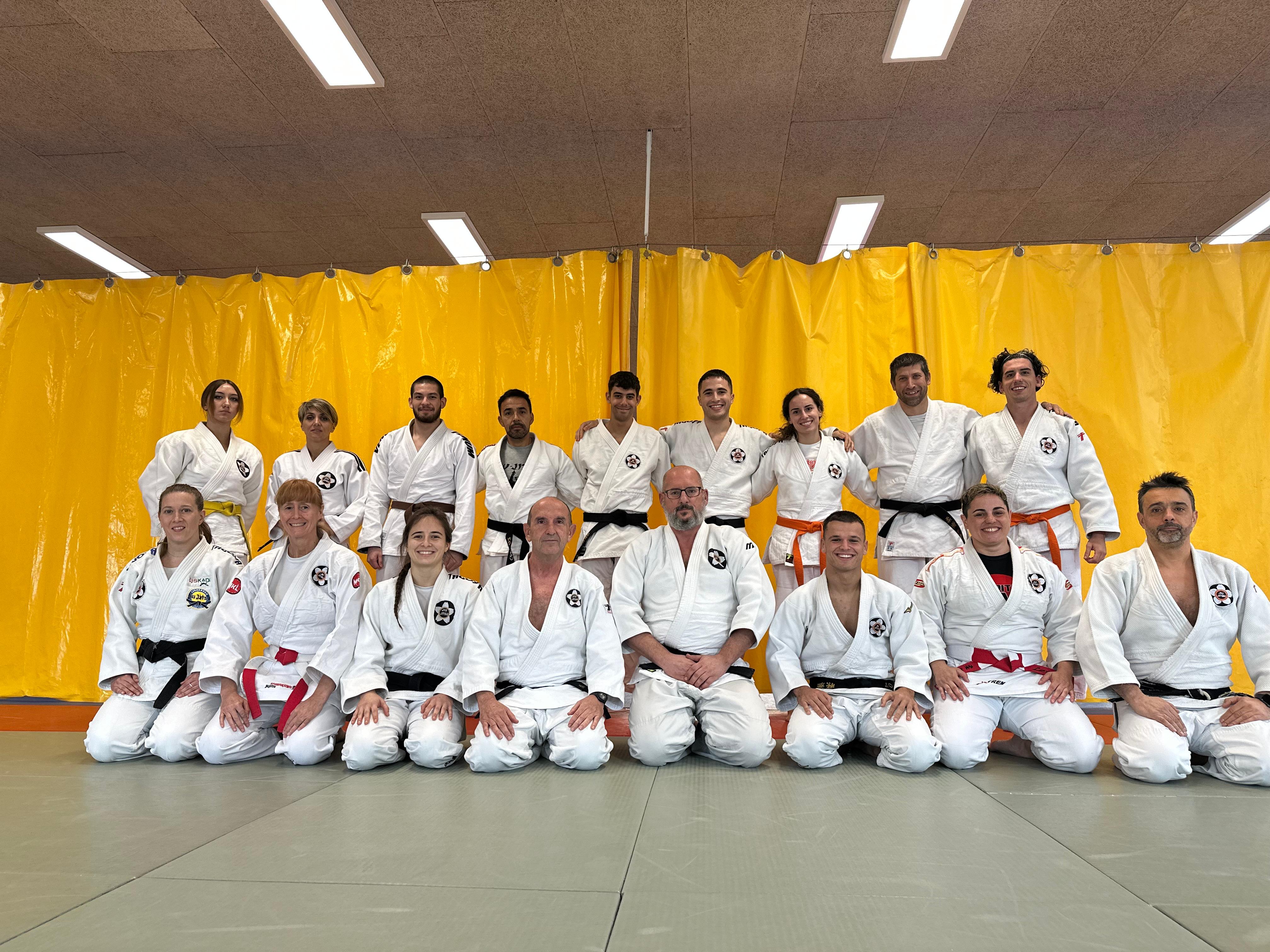 Realizado con éxito el curso de actualización de arbitraje de Jiu-Jitsu en Pamplona. 02-11-25